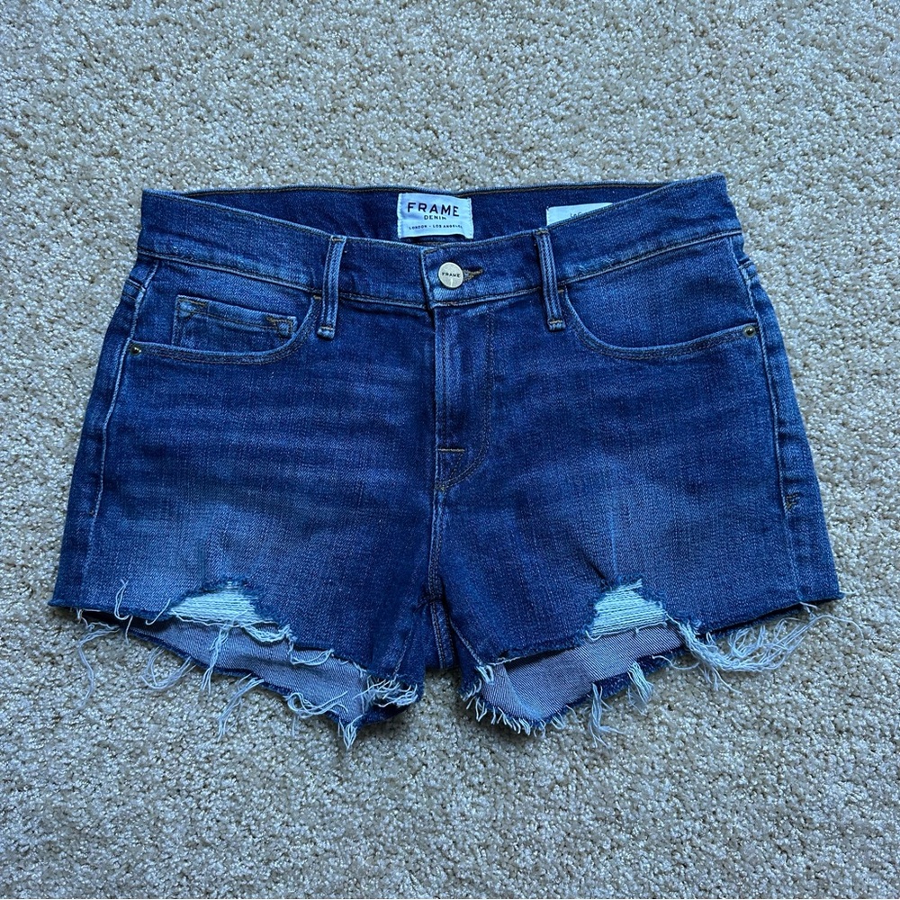 FRAME Le Cutoff Denim Shorts Women’s Size 26 Sandown Wash Raw Hem Distressed